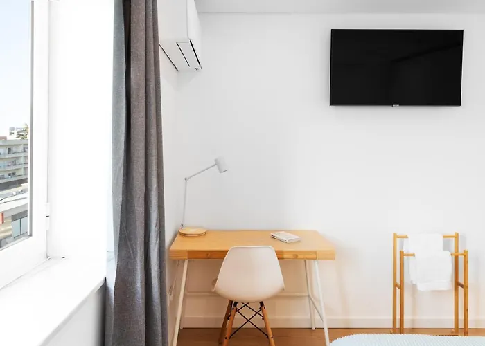 Apartament East River - T4 Junto Ao Altice Forum - *