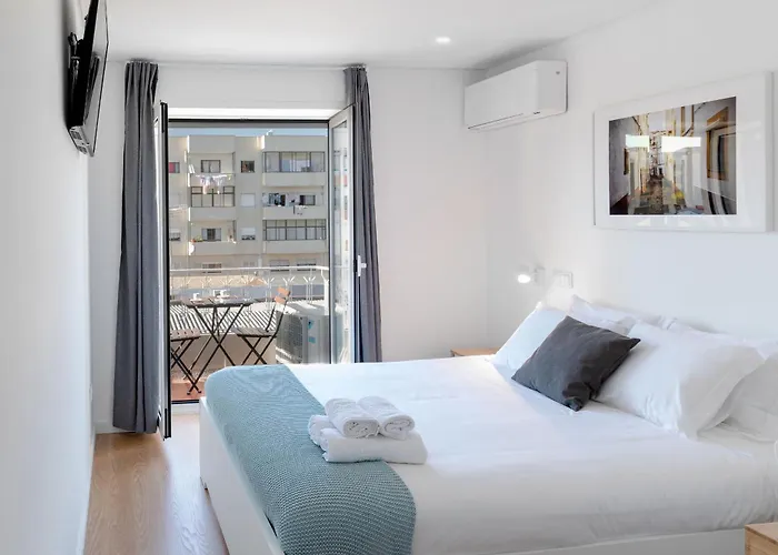 Apartament East River - T4 Junto Ao Altice Forum - *