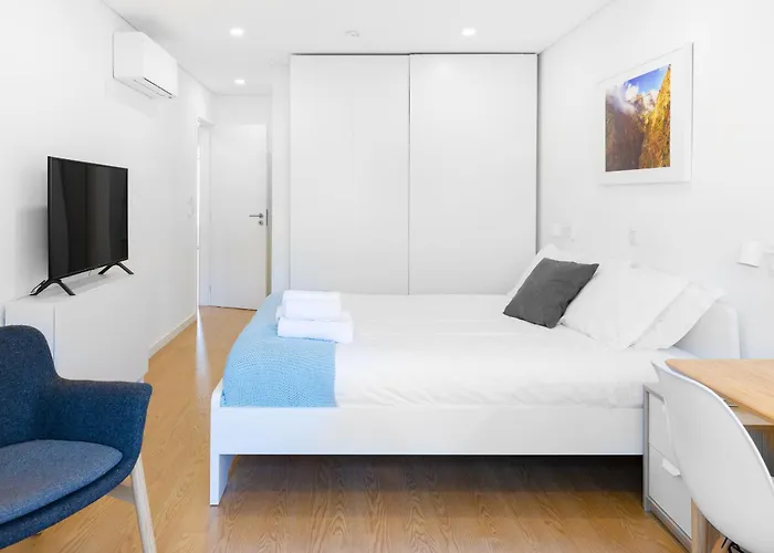 East River - T4 Junto Ao Altice Forum - * Braga